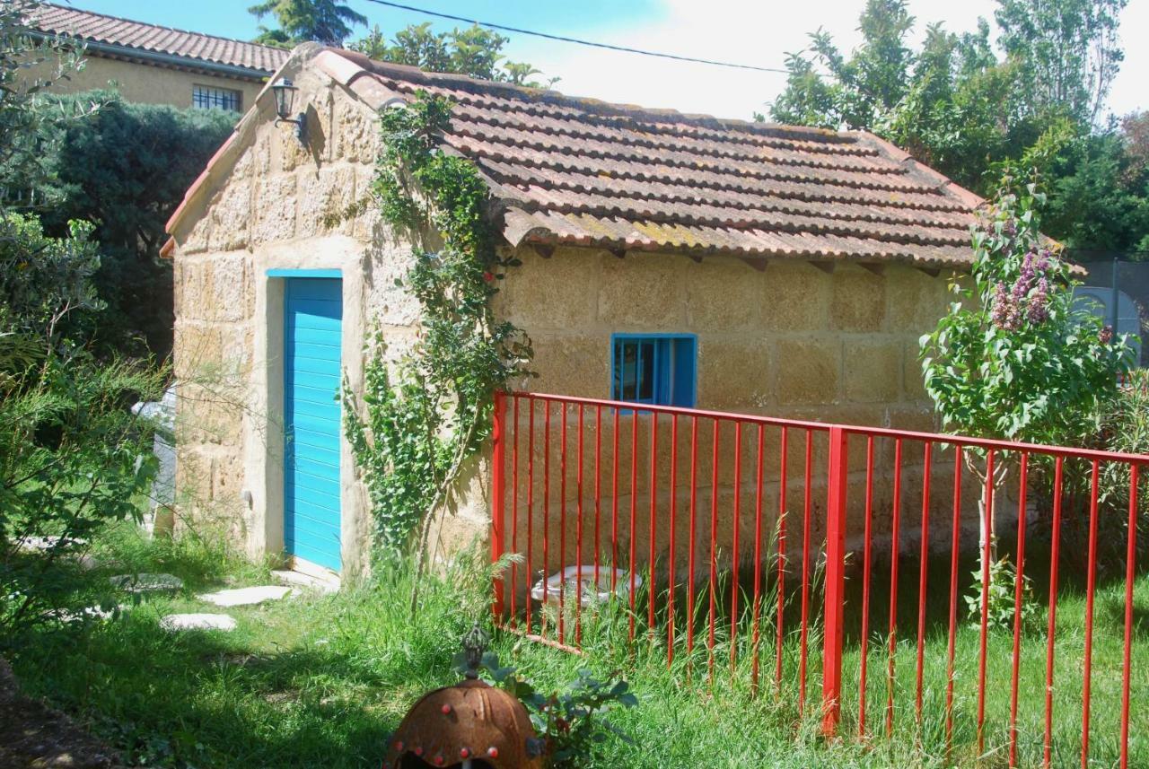 Готель Les Volets Bleus Provence Салон-де-Прованс Екстер'єр фото